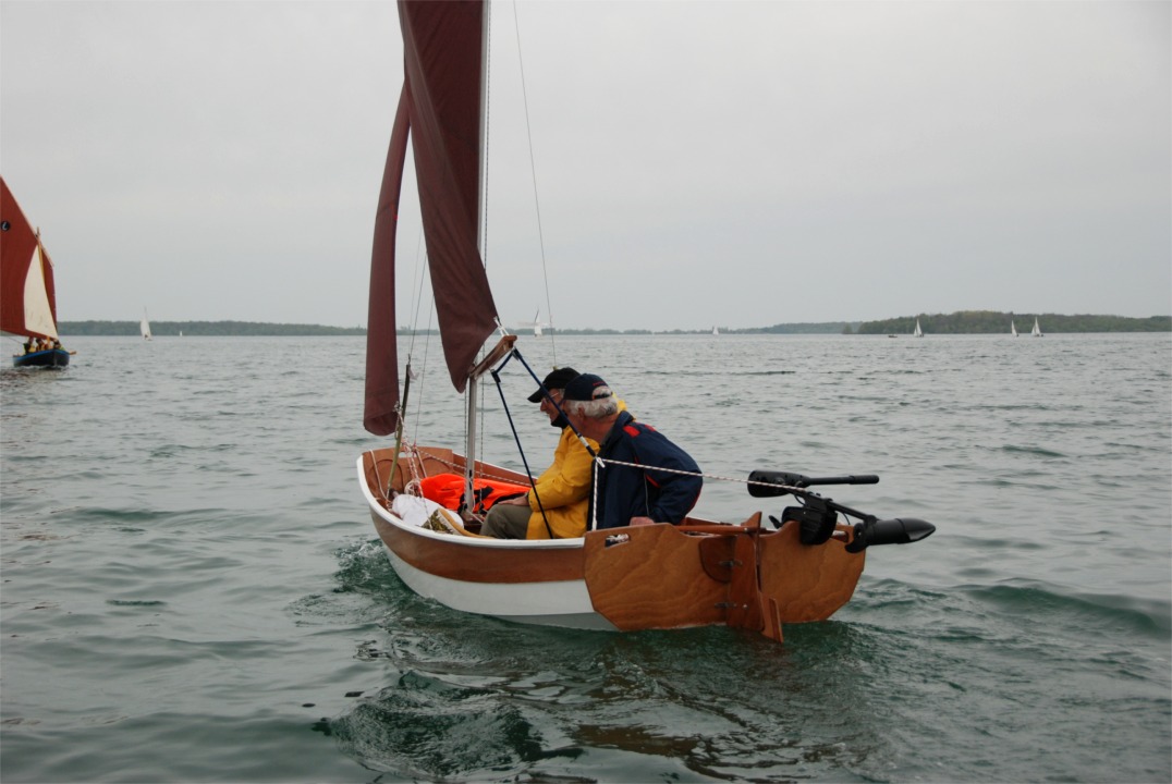 Le PassageMaker helvétique "Chasse-Spleen", avec son gréement de sloop houari. Jean-Claude a construit "Chasse-Spleen" comme "chase boat" pour faire naviguer son impressionnante Cutty Sark. 