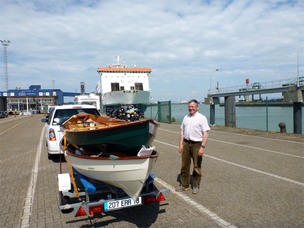 Prêt pour l'embarquement sur le ferry au départ de Zeebrugge en Belgique, à destination de Fort William, point de départ du raid. Didier est parti de Brest, a rejoint Jean-David à Paris et ils les deux Skerry l'un dans l'autre pour faire le trajet ensemble. 