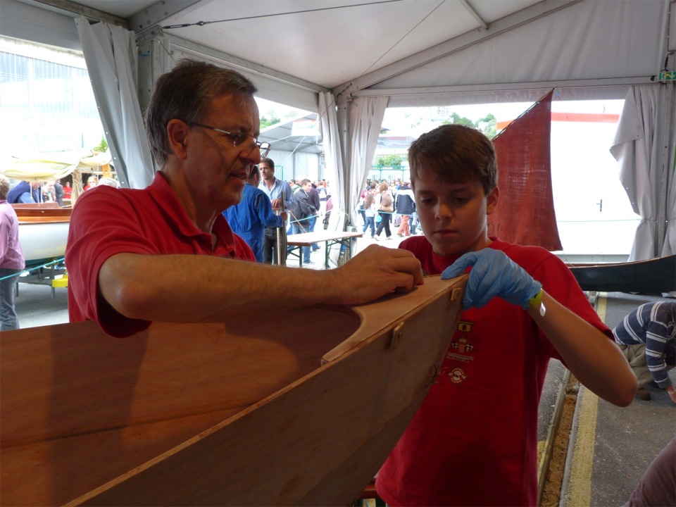 François et Michel sont l'une des équipes "père-fils" de ce "family boatbuilding" (l'autre construit la plate "Gazec 12"). 