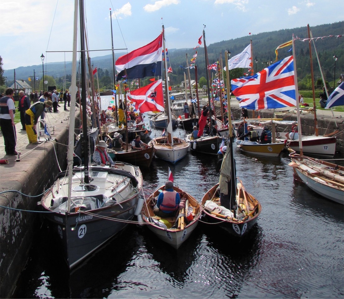 Les Skerry "Chasse-Marée" et "Piff" participent au raid Sail Caledonia et Didier et Jean-David surprennent tout le monde par leur énergie et les performances qu'ils arrivent à obtenir de leurs petits bateaux ! 