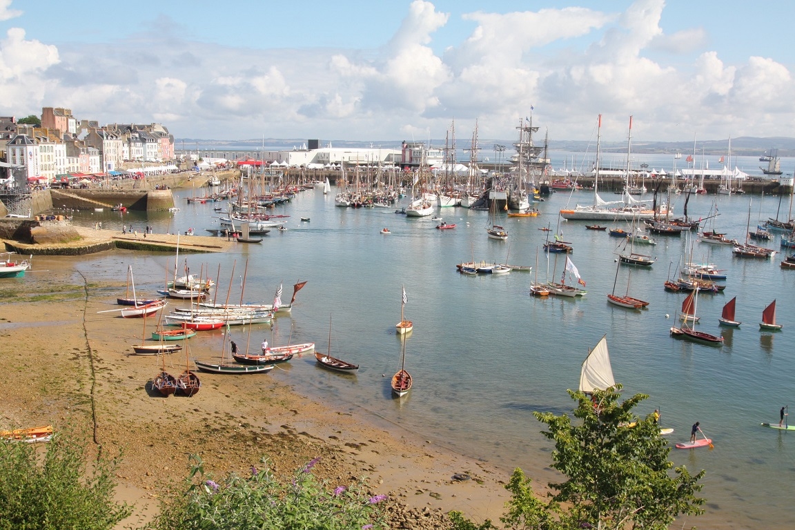 Ronan nous envoie cette photo de "Temps Fête" 2014 (?) à Douarnenez pour nous rappler que les inscriptions sont ouvertes pour juillet prochain, de même d'ailleurs quaux "Tonnerres de Brest" 2016. C'est bon, je suis inscrit aux deux ! 