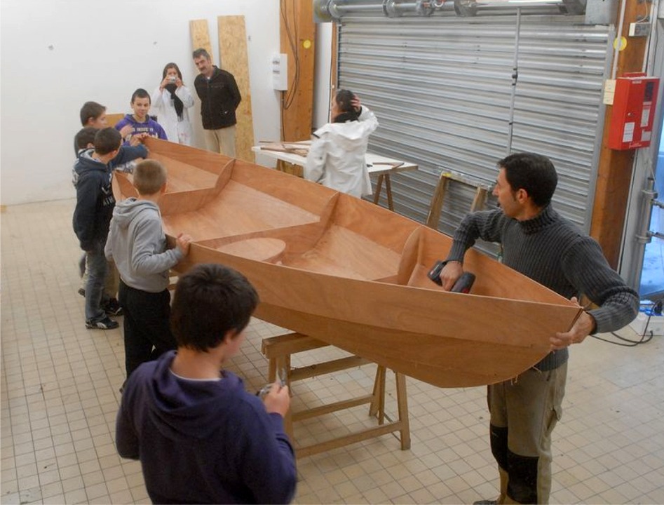Les deux Skerry de Guipavas seront visibles aux Tonnerres de Brest 2012, sur le quai Malbert, près du chantier du Guip, et juste à coté du chapiteau où se tiendra l'animation "Je construis mon bateau", où plusieurs chantiers et associations encadreront des novices qui assembleront leur bateau à partir d'un kit, dont d'autres Skerry ! Un grand merci à Isabelle pour ces bonnes nouvelles : vivement le 13 juillet 2012 ! 