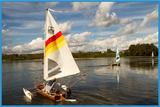 J'ai loupé Multivoiles de Loire le week-end dernier, avec grand regret (mais une excuse en béton). Gérard y était avec son Skerry La Marie Pupuce et nous dit que nous avons bien tort de ne pas y avoir été... Opération à renouveller avec une météo plus favorable ! 