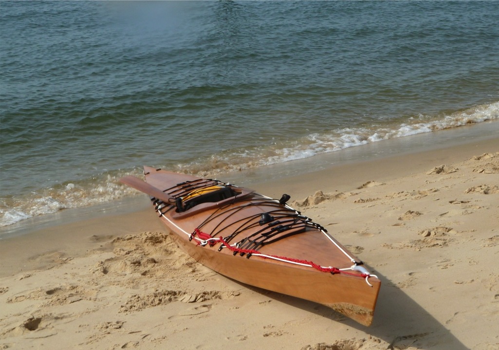 Gilles m'envoie de Bordeaux cette image du magnifique Chesapeake 17 LT qu'il vient de terminer de construire à partir d'un kit. 