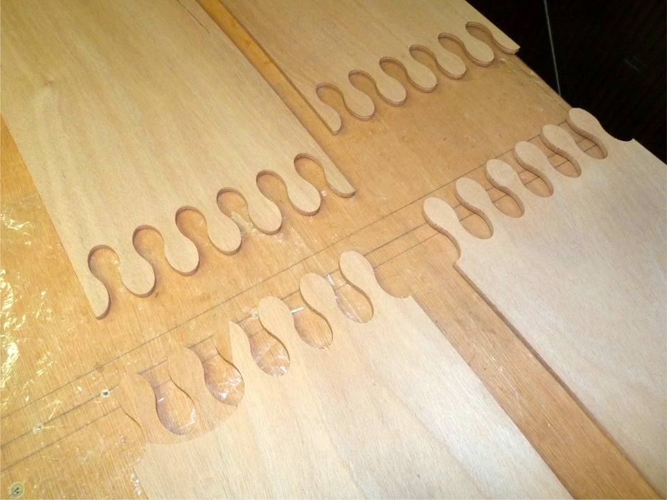 Voici les joints-puzzle des deux bordés 1 du Skerry avant collage. 