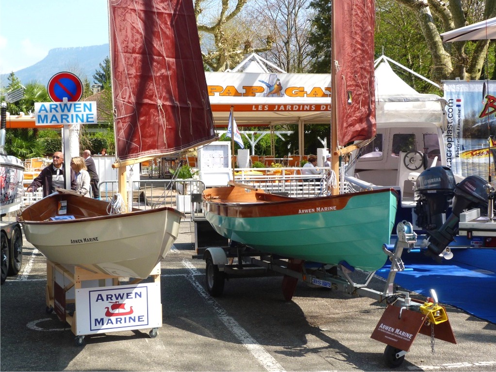 Je reçois des réclamations du fait de l'attente de 12 jours depuis ma dernière mise à jour : c'est à cause du Salon de la Plaisance d'Aix-les-Bains où j'exposais pour la première fois, du 4 au 6 avril. J'ai eu de la chance, il a fait beau ! Un exposant habitué m'a dit qu'il y a quelques années, ils ont de la neige pendant le salon... 