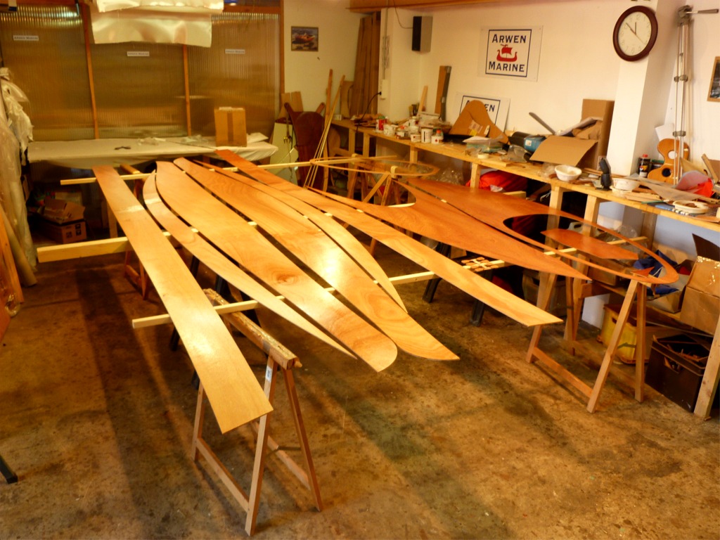 J'ai préparé le kit du Wood Duck 12 que nous allions construire avec Maud et Gaël, du 30 juin au 4 juillet . Vous trouverez sur cette page toutes les images de la construction accompagnée de ce génial petit kayak. Avec l'évolution récente de la réglementation, le Wood Duck 12 peut naviguer jusqu'à 2 milles d'un abri sans immatriculation, sous certaines conditions. 