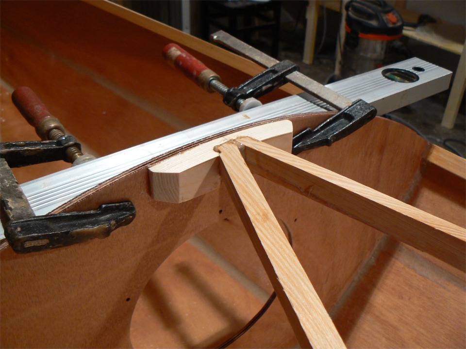 Je suis très content de mon sabot et si je n'avais pas des gants pleins d'époxy (et nettement plus de souplesse), je me taperais volontiers dans le dos pour me féliciter ! 