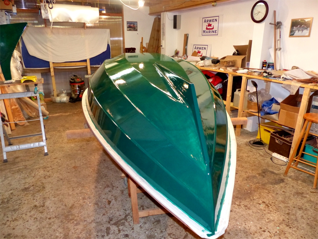 Et je commence enfin à peindre le Skerry en vert "Brume de jade" (les fabricants de peinture sont des poètes méconnus...) 