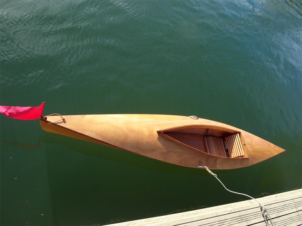 Pierrick écrit "J'ai inauguré aujourd'hui mon Mill Creek en traversant le bras de Seine, puis traversé l'ile en face avec mon kayak sur l'épaule, puis navigué dans l'autre bras de Seine, c'est le programme que je m'étais fixé, et c'est impeccable." 