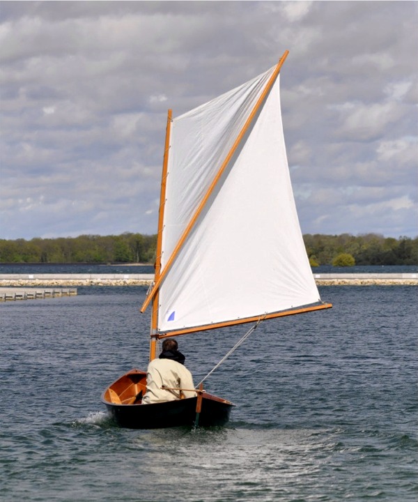 Jean-David est celui qui s'est très visiblement le plus amusé sur son Skerry "Piff" ce dimanche matin : c'est lui qui voulait partir "en mer" le premier, avant même que la pluie ait cessé, et c'est lui aussi qui a passé le plus de temps sur l'eau à la barre de "Piff", toute voile dehors. 